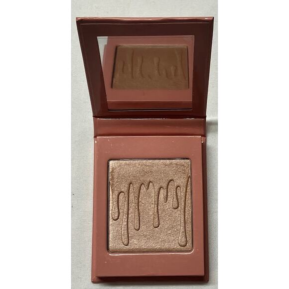 Kylie Jenner KYLIGHTER Pressed Illuminating Powder STRAWBERRY SHORTCAKE - Picture 3 of 5
